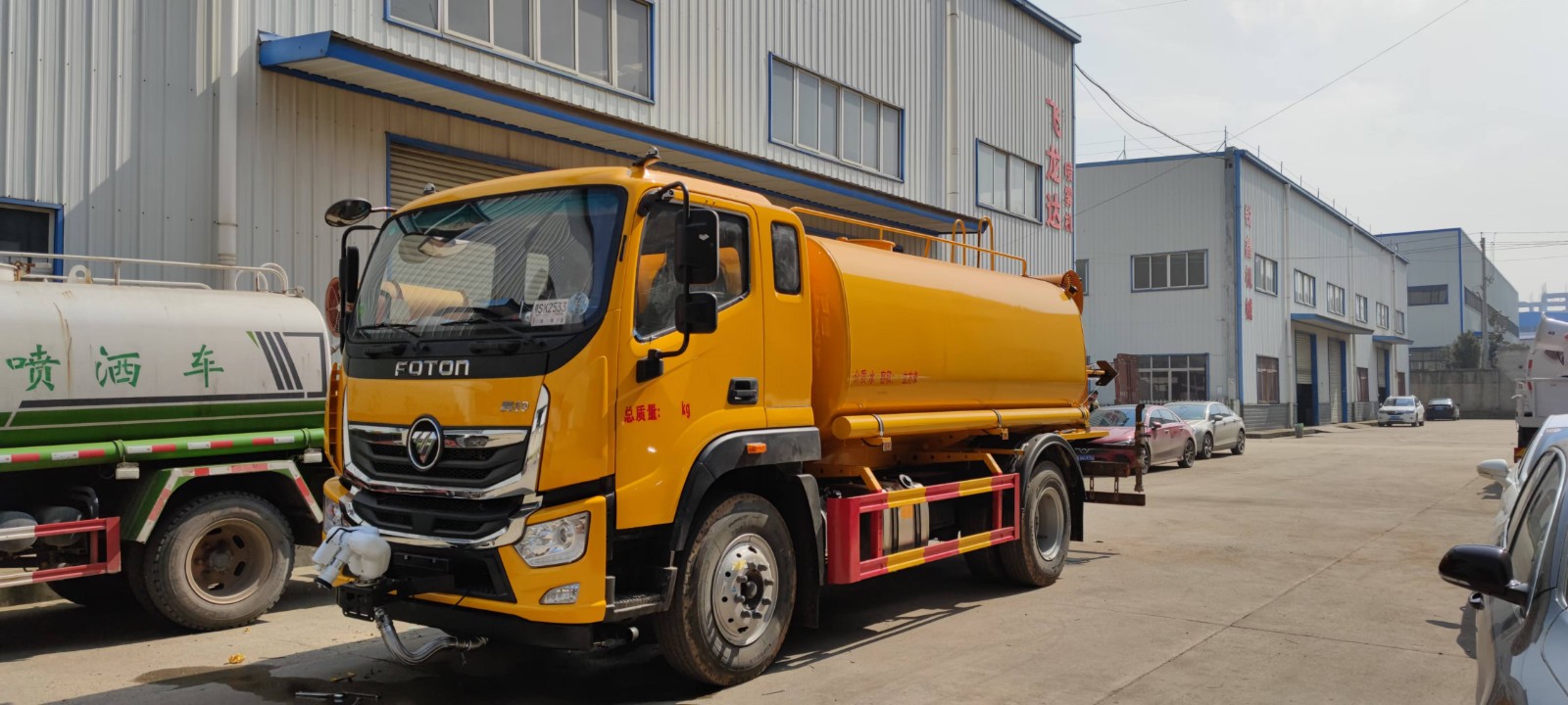 福田大黃蜂12方抑塵霧炮灑水車(chē)(chē)發(fā)(fā)往北京